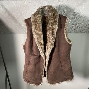 Brown fur-lined vest ❄️🤍✨
